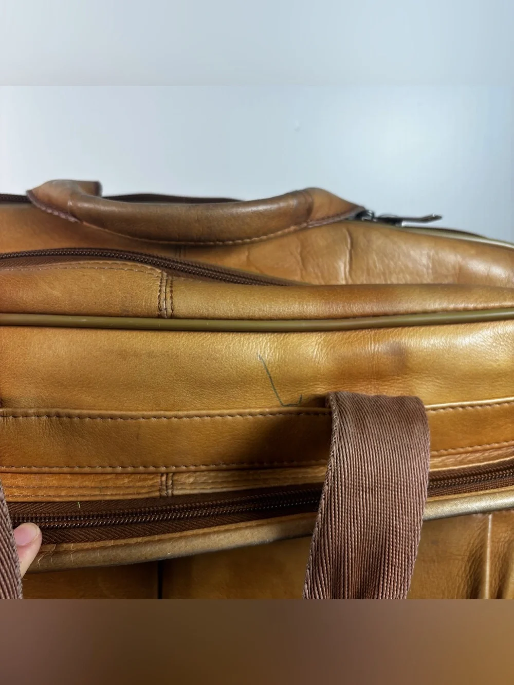 Solo New York Walker Brown Camel Leather Briefcase Laptop Rolling Travel B